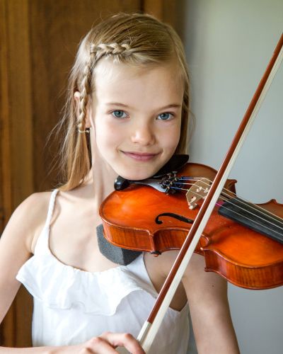 violin student at the tampa Lutz music school location happy fun